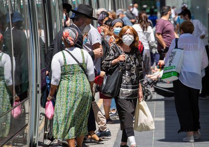 إعادة فرض ارتداء الكمامات في  الأماكن المغلقة في دولة الاحتلال