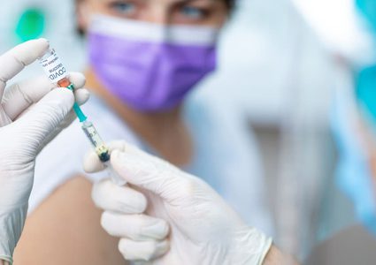 تحذير أميركي من إصابة نادرة في القلب بعد تلقي لقاحي كورونا