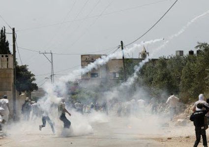 اختناق عدد من المواطنين خلال اقتحام الاحتلال لبلدة بيت فجار