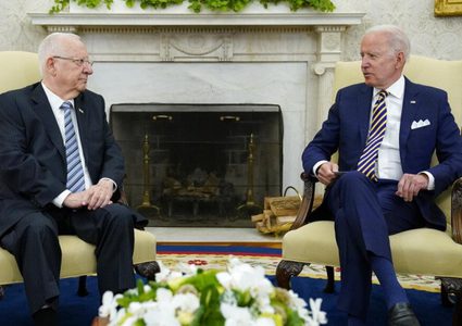 بايدن لريفلين: لن تحصل إيران على سلاح نووي في عهدي