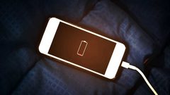 ما هي خطورة الشحن والتفريغ الكامل للهاتف الذكي؟