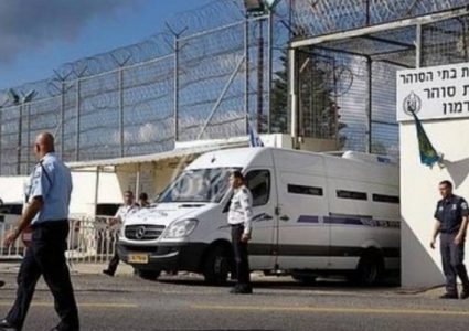 هيئة الأسرى: 12 أسيرا محتجزين داخل عيادة "الرملة" بوضع صحي صعب