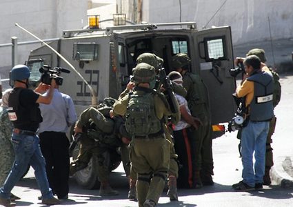 الاحتلال يعتقل 14 مواطنا من الضفة