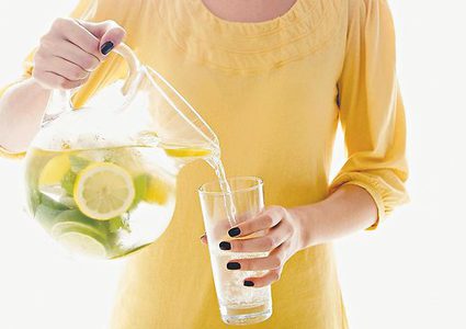 من هي الفئات الممنوعة من شرب الماء بالليمون على الريق