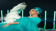 الفنانة احلام تتألق بإطلالة مميزة في كواليس أغنيتها "الله يرحمه"