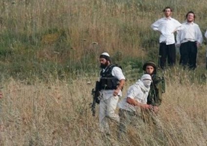 إصابة مواطن ونجله بجروح خطيرة في اعتداء للمستوطنين