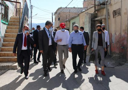 وزير الخارجية الكندي يطلع على أوضاع اللاجئين الفلسطينيين