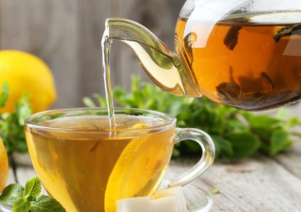 فوائد صحية مذهلة لشرب الشاي الأخضر بالليمون