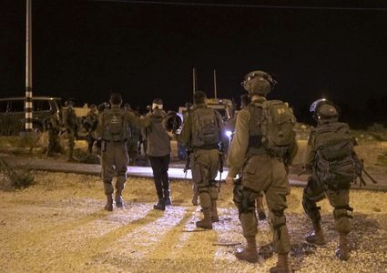 الاحتلال يعتقل شابا من جنين على حاجز عسكري