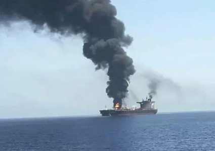 استهداف سفينة شحن "إسرائيلية" في المحيط الهندي واشتعال النار فيها