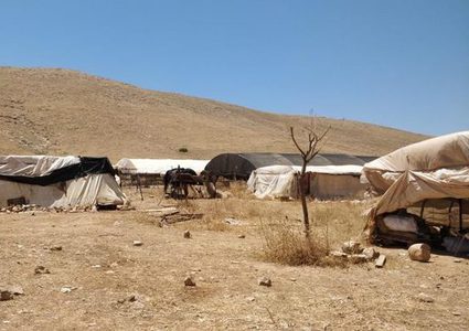 الاحتلال يقتحم خربة حمصة الفوقا في الأغوار ويصور خيام المواطنين