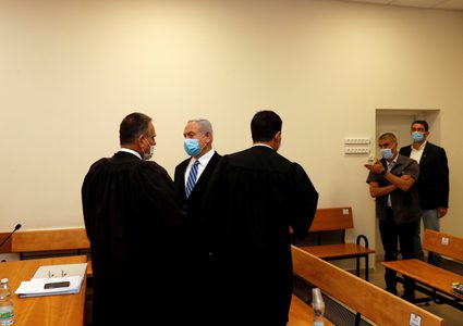 إرجاء محاكمة نتنياهو في ملفات الفساد حتى 19 من تموز