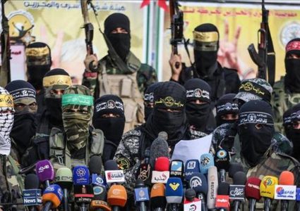 فصائل المقاومة تحذر الاحتلال بشأن وقف المنحة القطرية عن غزة