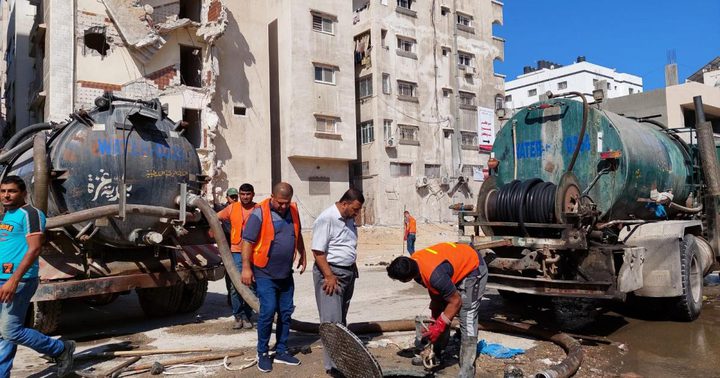 بلدية غزة تحذر من كوارث صحية وبيئية بسبب تأخر الإعمار