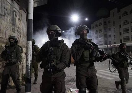 الاحتلال ينكل بالأسير منتصر شديد وعائلته في الخليل