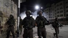 الاحتلال ينكل بالأسير منتصر شديد وعائلته في الخليل