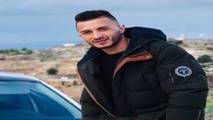 أسيران يعلنان الإضراب عن الطعام تضامنا مع الأسير أبو عطوان