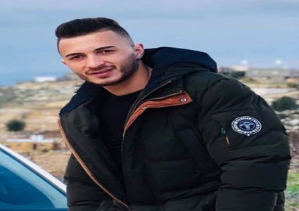 أسيران يعلنان الإضراب عن الطعام تضامنا مع الأسير أبو عطوان