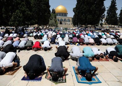 35 ألفا يؤدون صلاة الجمعة في المسجد الأقصى