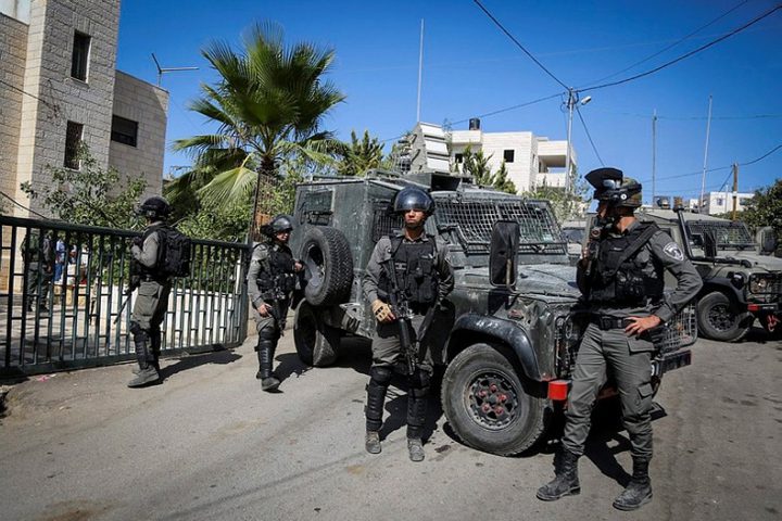 قوات الاحتلال تحرق مقتنيات مسجد جنوب جنين