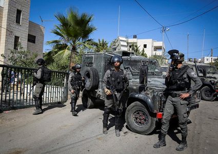 قوات الاحتلال تحرق مقتنيات مسجد جنوب جنين