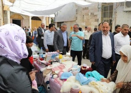 افتتاح بازار التسوق لإحياء البلدة القديمة بالخليل