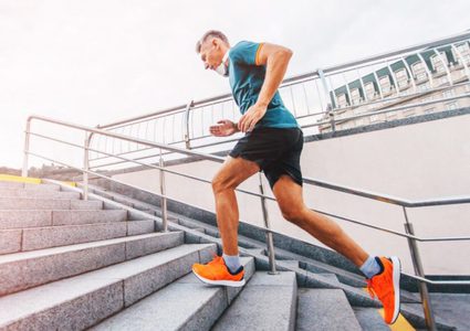 ما هو تأثير صعود الدرج يوميا على جسم الإنسان؟