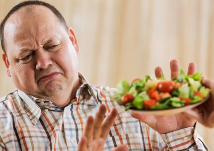 ما هي الأطعمة التي عليك تجنبها عند الإصابة بالتهاب المفاصل ؟