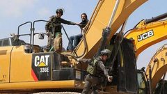 الاحتلال يستولي على جرافة شرق نابلس