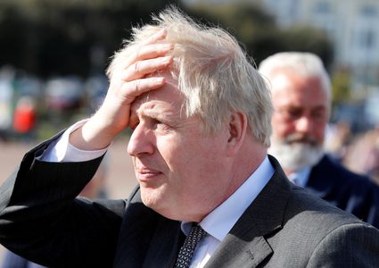 بريطانيا تستعد لتخفيف القيود بسبب كورونا وجنسون يحذر من العواقب