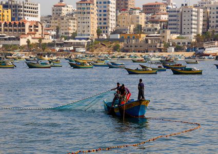سلطات الاحتلال تقرر توسيع مساحة الصيد في قطاع غزة