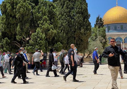 مستوطنون يقتحمون الاقصى بحماية من شرطة الاحتلال