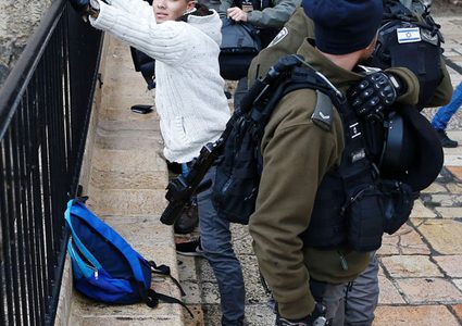 قوات الاحتلال تحتجز عددا من طلبة جامعة بيرزيت