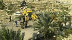 الاحتلال يستولي على جرار زراعي ويصيب أربعة مواطنين في الأغوار