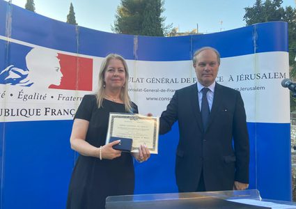 فرنسا تمنح وسام الاستحقاق الوطني بدرجة فارس للدكتورة خيرية رصاص