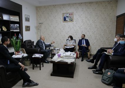 الرجوب يطلع نائبة وزير الخارجية الإيطالية على الأوضاع السياسية