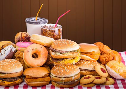 أطعمة يفضل تجنب تناولها في الطقس الحار