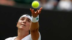 نجمة التنس التونسية تبيع مضربها بـ 12.5 ألف دولار