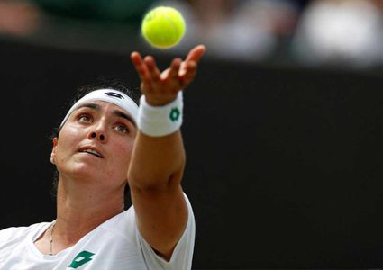 نجمة التنس التونسية تبيع مضربها بـ 12.5 ألف دولار