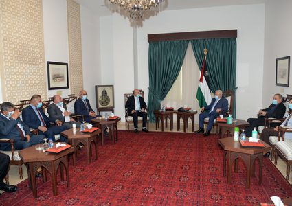 الرئيس يتسلم التقرير نصف السنوي لهيئة التوجيه السياسي والوطني