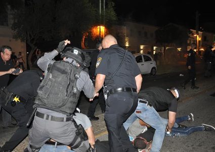 الاحتلال يقدم لوائح اتهام ضد 8 شبان من اللد