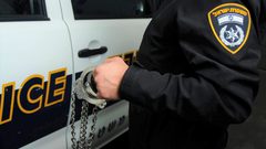 النقب: اعتقال امرأة وأبنائها بشبهة اختطاف ابنتها ومحاولة قتلها