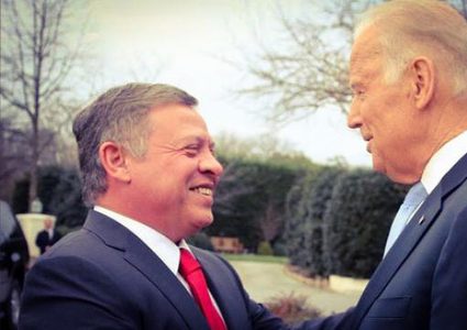 بايدن يؤكد دعمه لحل الدولتين خلال لقائه ملك الأردن