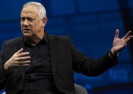 غانتس: لن نسمح بأن تتحول الأزمة في لبنان إلى تهديد أمني لنا