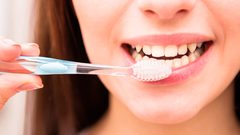 دراسة:تنظيف الأسنان بالفرشاة والخيط يمنع الخرف