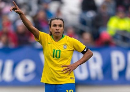 بيليه يشيد بالإنجاز التاريخي لمواطنته مارتا في أولمبياد طوكيو