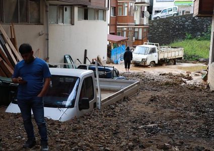 مقتل شخص وفقدان إثنين آخرين في فيضانات كولورادو في أميركا