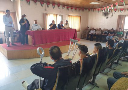 وزيرة الصحة تعود جرحى بيتا في نابلس