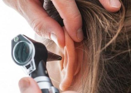 دراسة تحذر مما "يخفيه" صعوبة سماع المحادثات في غرف صاخبة