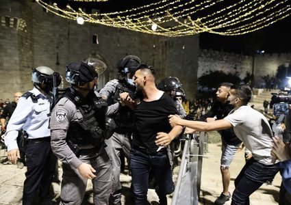 الاحتلال يعتقل أسيرا محررا من يعبد في القدس